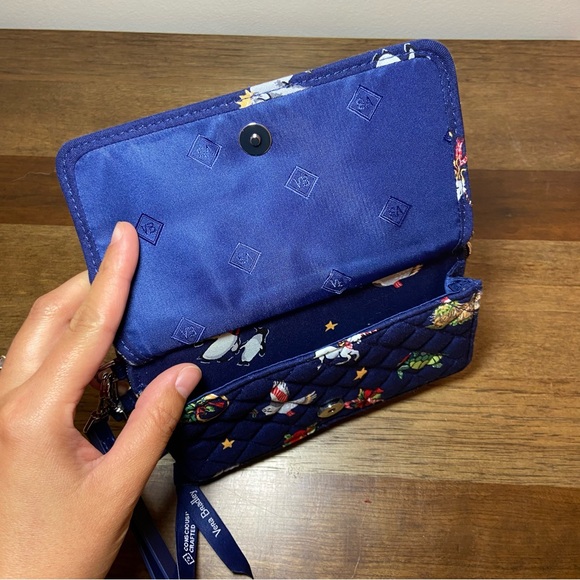 Vera Bradley RFID All in One Crossbody Purse Wallet Wristlet SNOW GLOBES MOTIFS - Picture 3 of 7